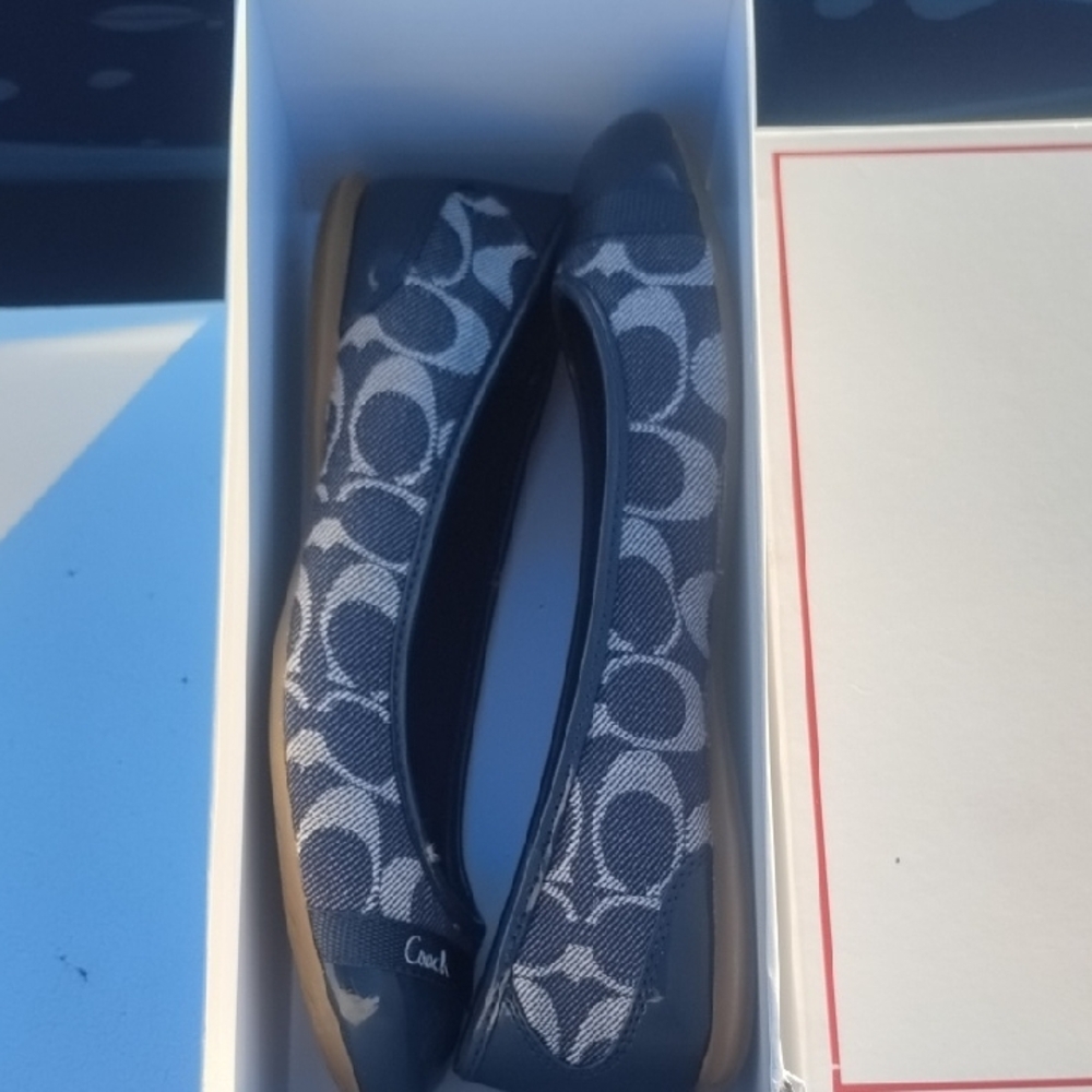Final Price Drop! Coach Women's Navy and Gray Signature Flats - Picture 2 of 7